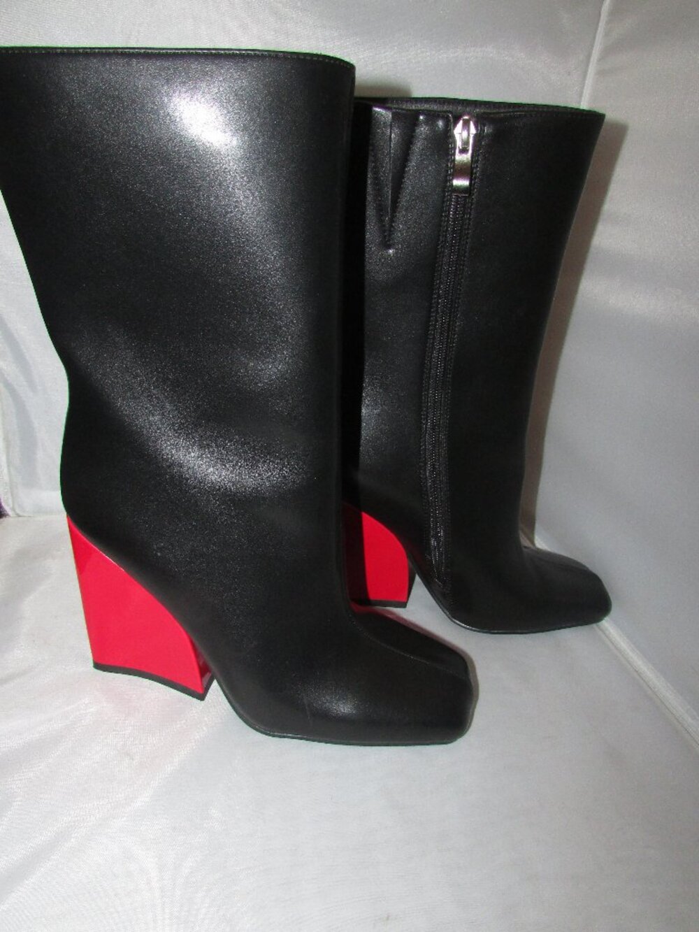 Azalea Wang Notebook Black Red Faux Leather Zipper Boot Size 8 Used